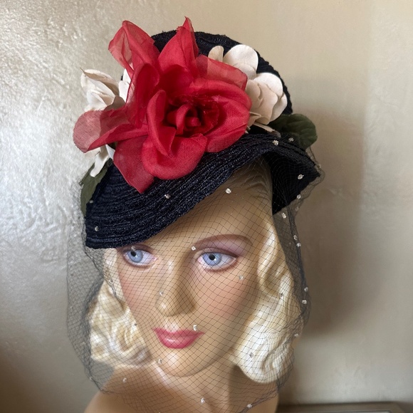 IRRESISTIBLE 1930s' NAVY STRAW TILT HAT - WHITE & RED FABRIC FLOWERS + NAVY DOTS